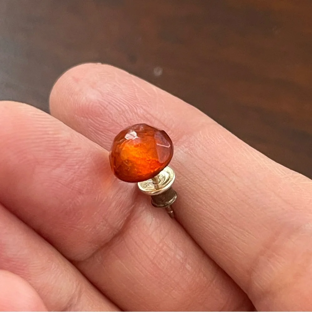 Faceted natural Baltic honey amber sterling silver stud earrings - Picture 4 of 4